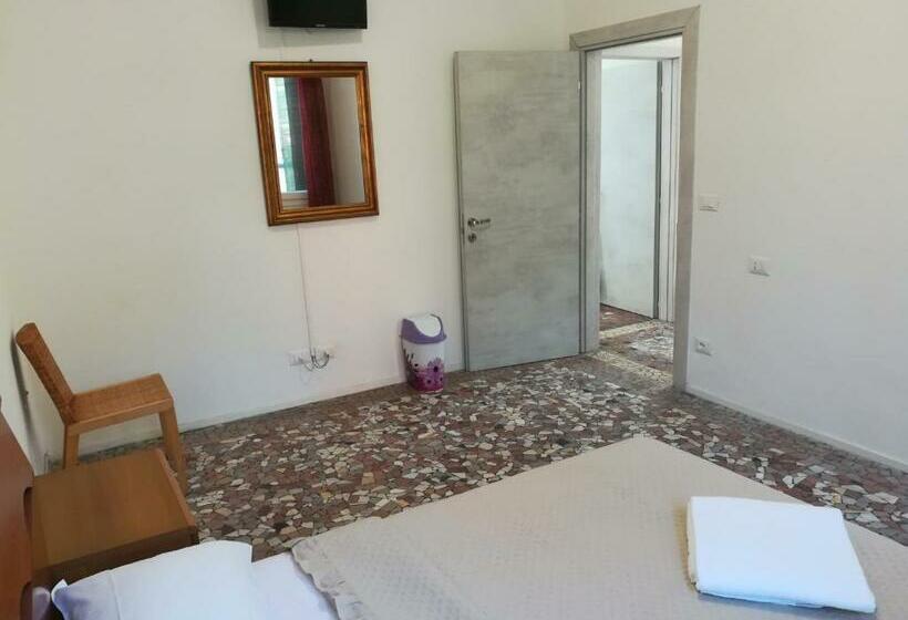 پانسیون Venice View Guesthouse