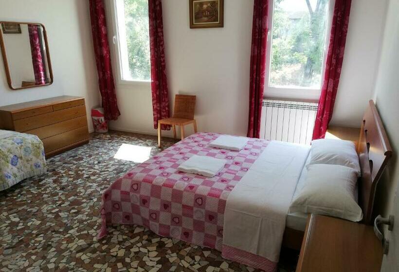 پانسیون Venice View Guesthouse