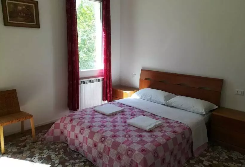 پانسیون Venice View Guesthouse