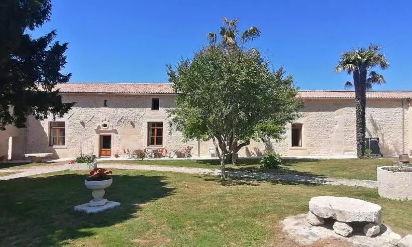 تختخواب و صبحانه Domaine De Gaïa, Piscine, Pétanque, Ping Pong, Proche Saint Emilion