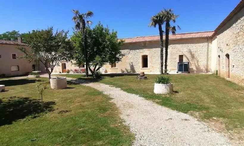 تختخواب و صبحانه Domaine De Gaïa, Piscine, Pétanque, Ping Pong, Proche Saint Emilion