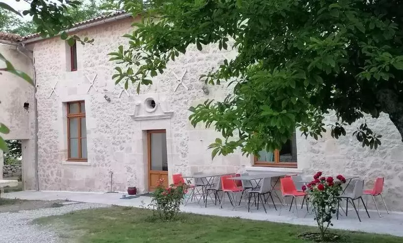 تختخواب و صبحانه Domaine De Gaïa, Piscine, Pétanque, Ping Pong, Proche Saint Emilion