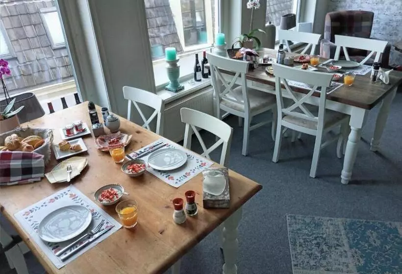 Bed & Breakfast Moments