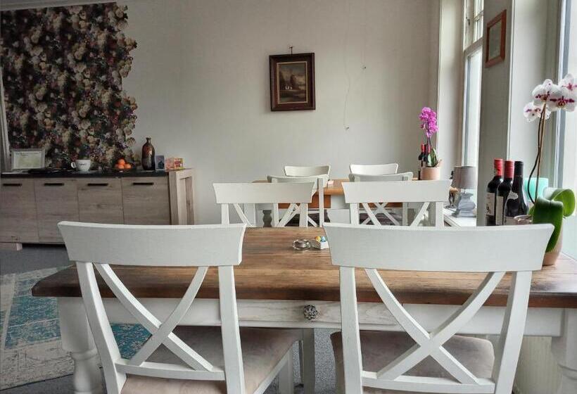 Bed & Breakfast Moments