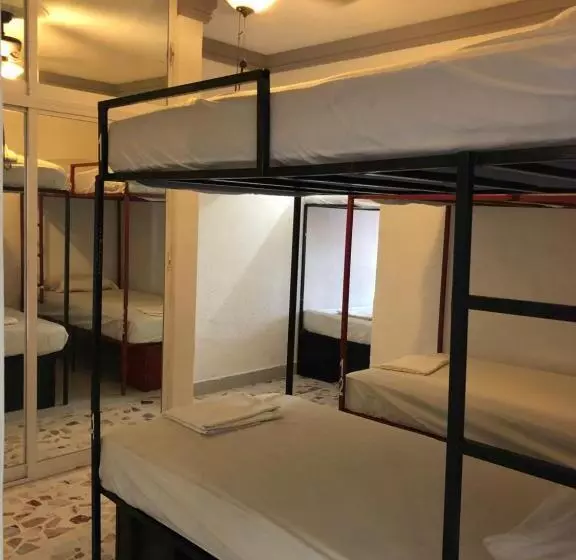 ペンション Mini Hostal Cultural De Mazatlán