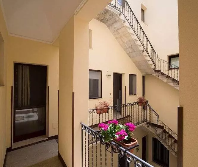 تختخواب و صبحانه Casatrapani