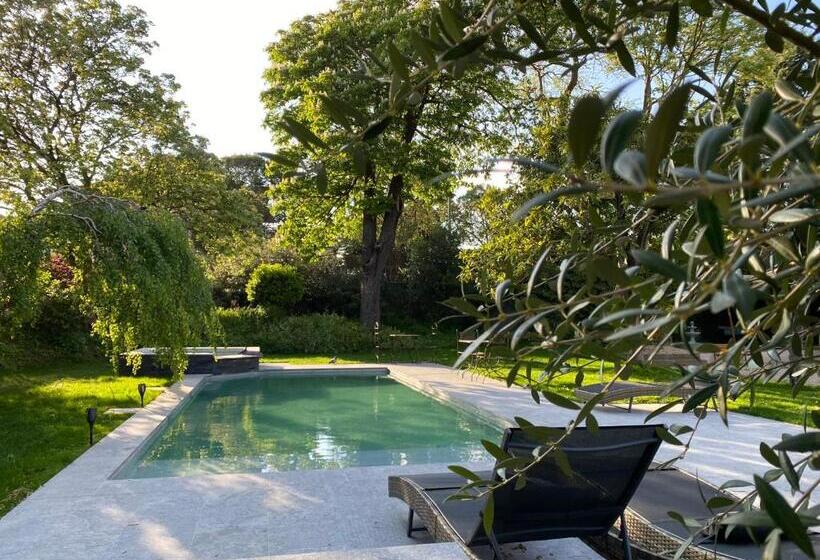 여관 Demeure Saint Louis Historic Manor, City 700m, Parking, Wifi, Electrical Terminal