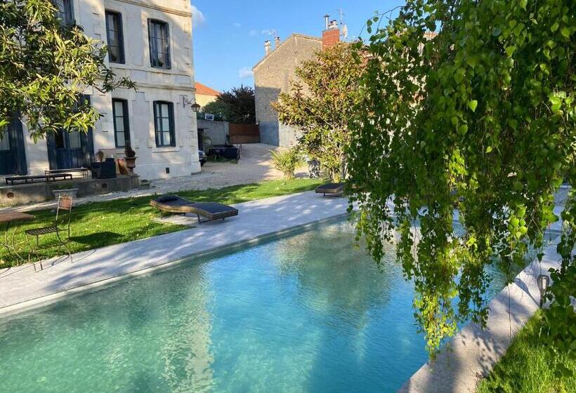 여관 Demeure Saint Louis Historic Manor, City 700m, Parking, Wifi, Electrical Terminal