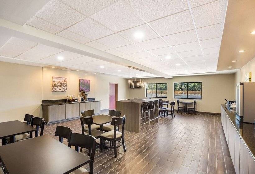 Отель Sleep Inn & Suites North Mobile Saraland