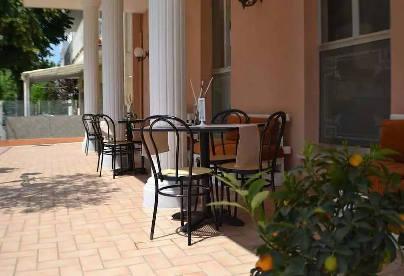 هتل Villa Caterina