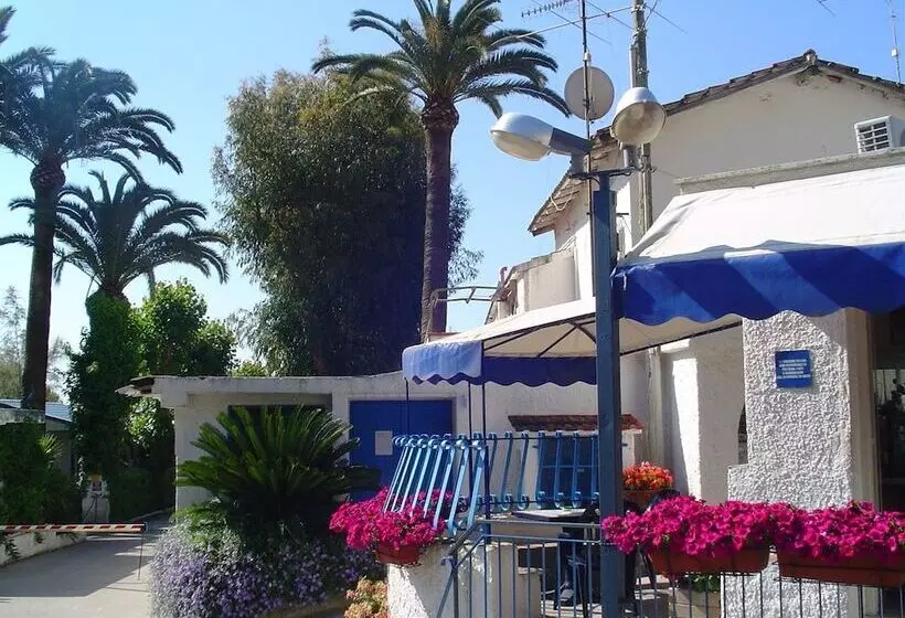 استراحتگاه Le Palme Village