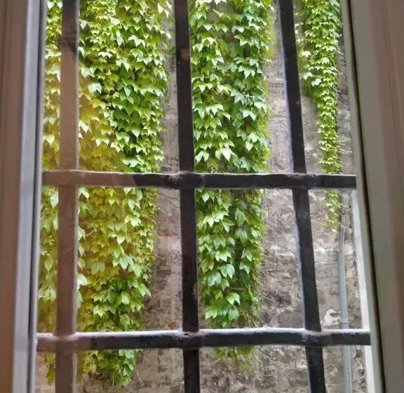 تختخواب و صبحانه Bresciantica