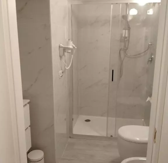 تختخواب و صبحانه Bresciantica