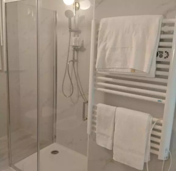 تختخواب و صبحانه Bresciantica