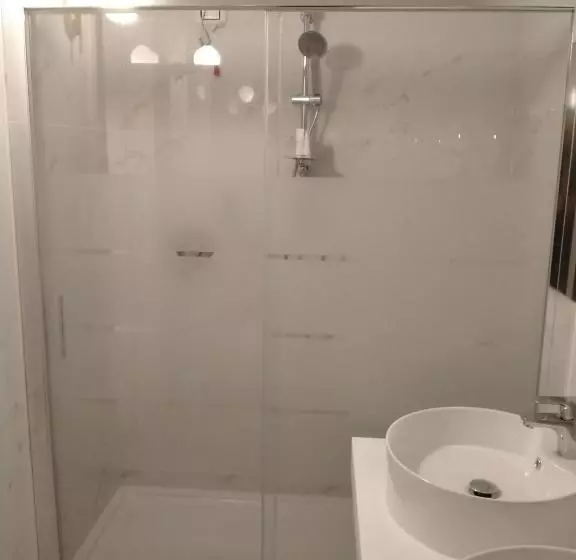 تختخواب و صبحانه Bresciantica