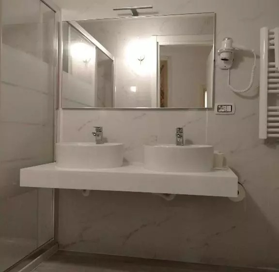 تختخواب و صبحانه Bresciantica