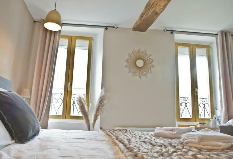 مبيت وإفطار Meublé De Tourisme, Les Chambres Du Beffroi