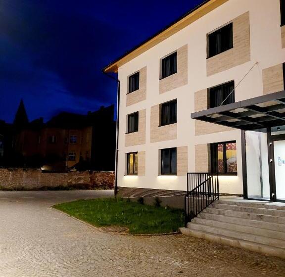 H11 Downtown Apartments