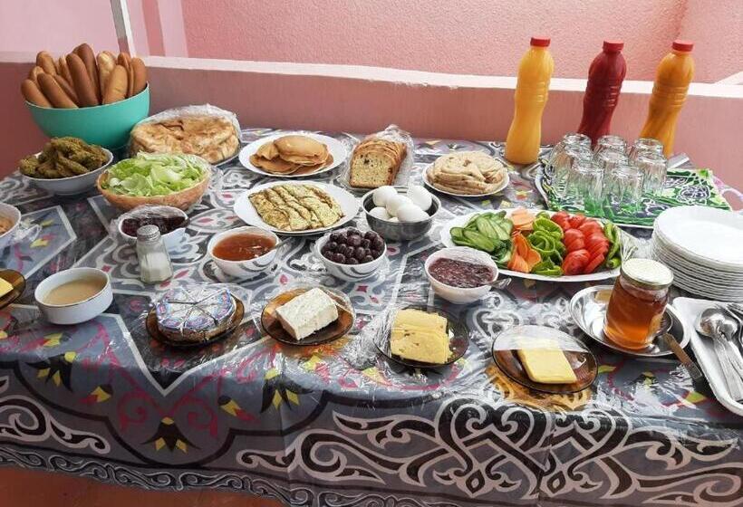 پانسیون Ra Guest House