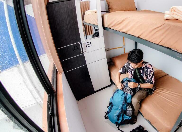 Aur Kuning Hostel Syariah Bukittinggi