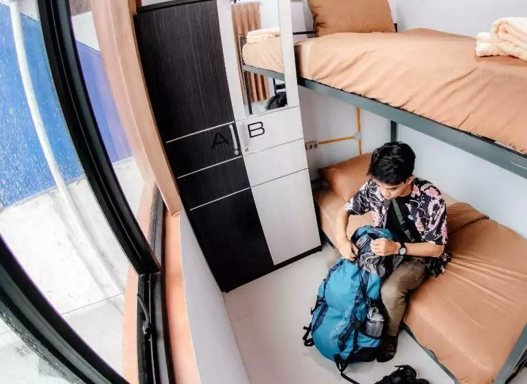 Aur Kuning Hostel Syariah Bukittinggi