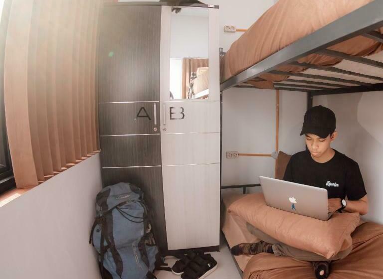 Aur Kuning Hostel Syariah Bukittinggi