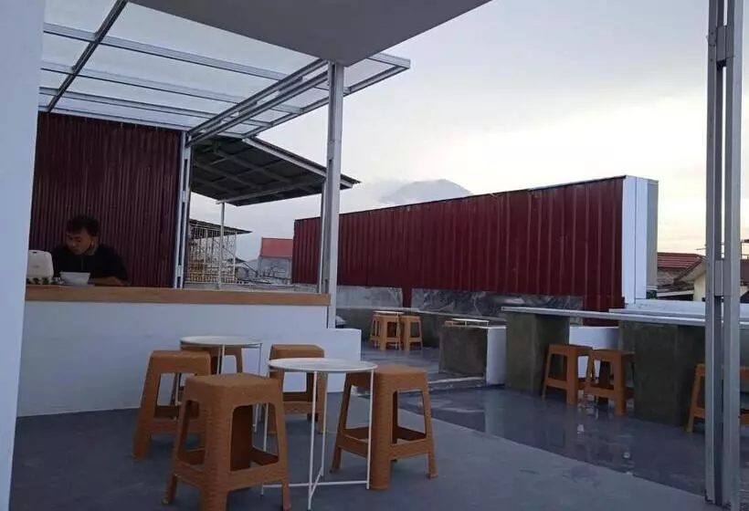 Aur Kuning Hostel Syariah Bukittinggi