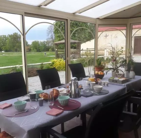 ベッドアンドブレックファースト Domaine Du Clos Henri