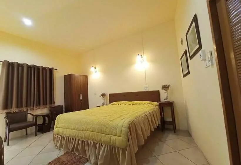 تختخواب و صبحانه Kireeya Villa