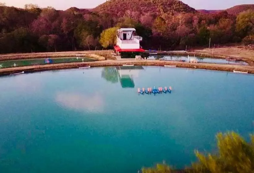 ホテル Rancho Sotolar   Glamping Linares