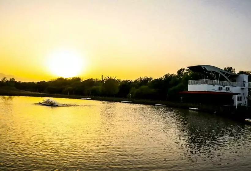 ホテル Rancho Sotolar   Glamping Linares