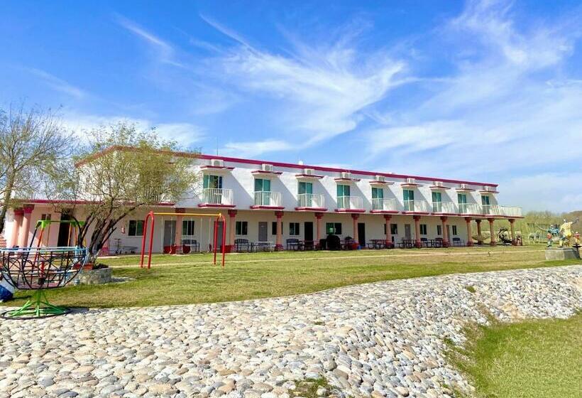 בית מלון כפרי Rancho Sotolar   Glamping Linares