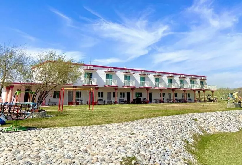 ホテル Rancho Sotolar   Glamping Linares