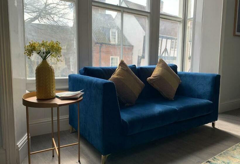 ホテル The Falcon Tap Boutique Inn