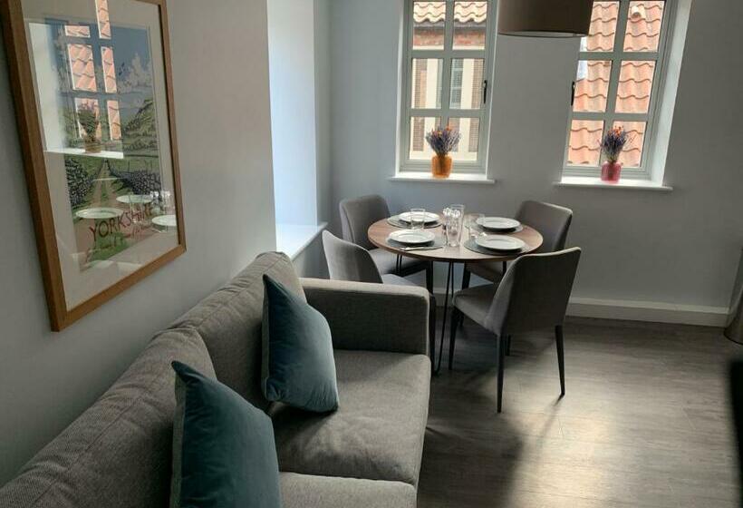 ホテル The Falcon Tap Boutique Inn