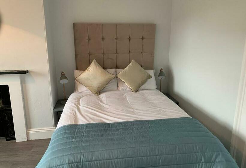 ホテル The Falcon Tap Boutique Inn