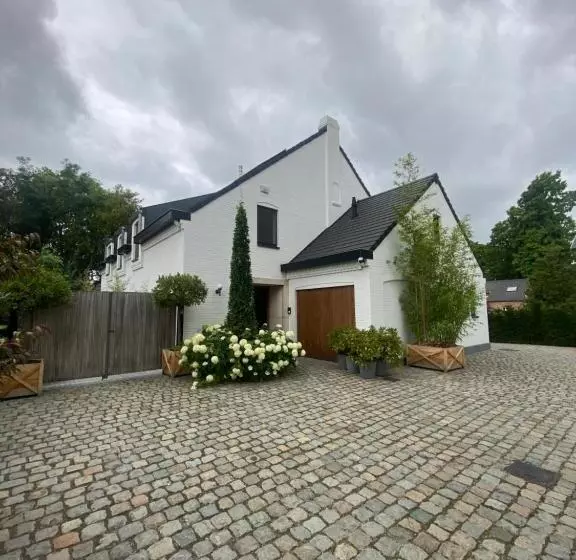 Majatalo Nummer 151 Villastudios