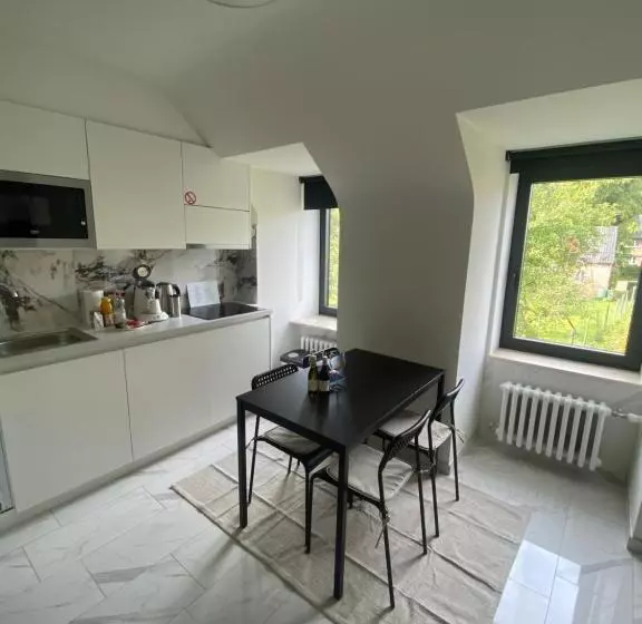 Majatalo Nummer 151 Villastudios