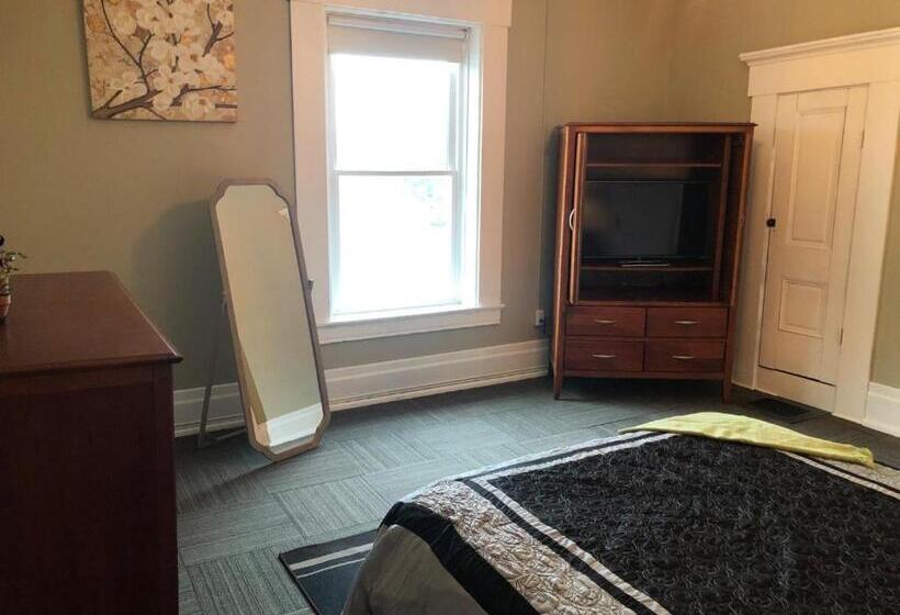 膳宿费 Suite 3 Eighteen