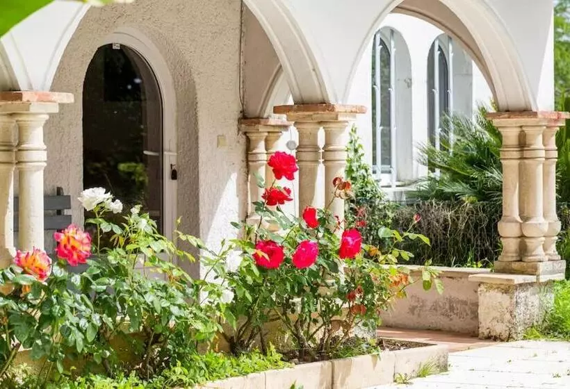 Aamiaismajoitus (B&B) 1986malagar