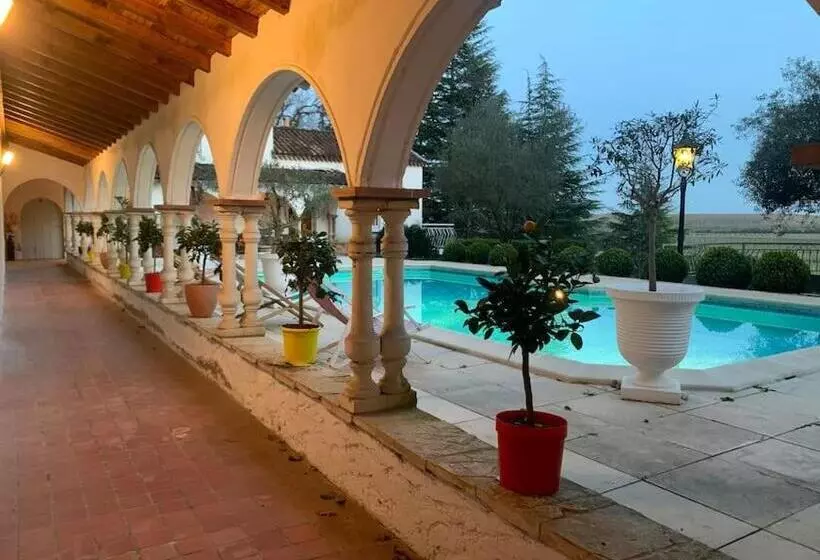 Aamiaismajoitus (B&B) 1986malagar