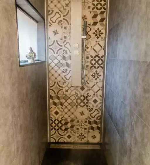 تختخواب و صبحانه Aux 3 Nuances Suites Privatives & Spa