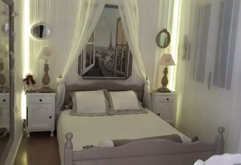 ベッドアンドブレックファースト Chambres D Hôtes Chez Catherine A Reus Chambre De Paris Avec Salle De Bains Privée