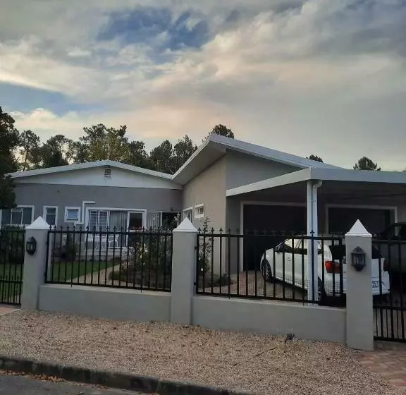 Aamiaismajoitus (B&B) Dennecres4guestrooms