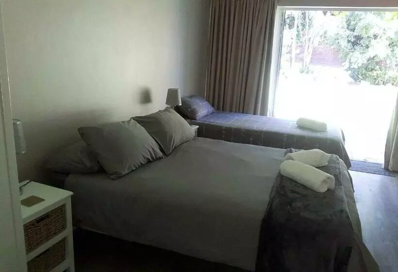 Aamiaismajoitus (B&B) Dennecres4guestrooms