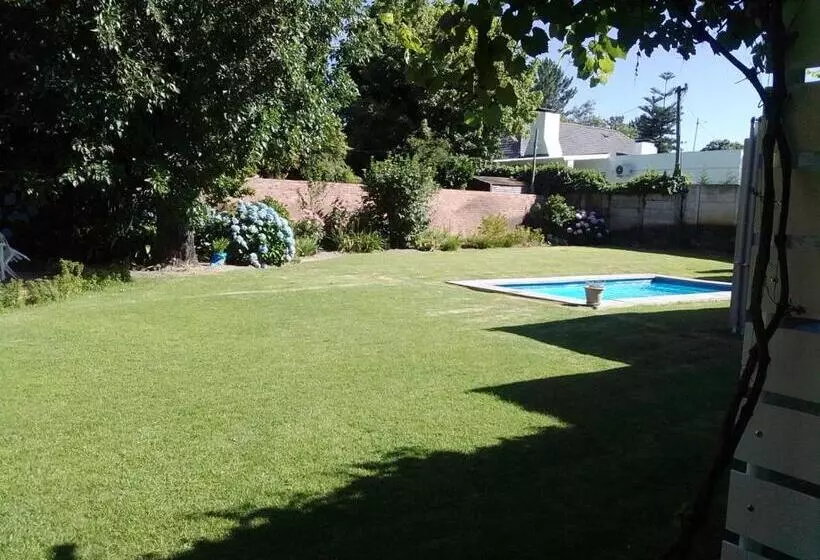 Aamiaismajoitus (B&B) Dennecres4guestrooms