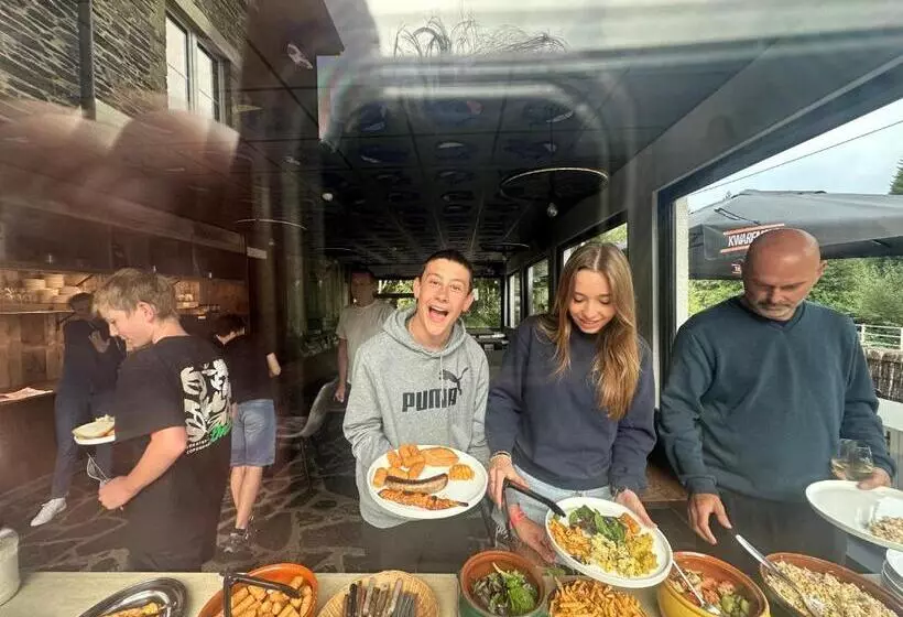 Hotelli Café Coureur Houffalize