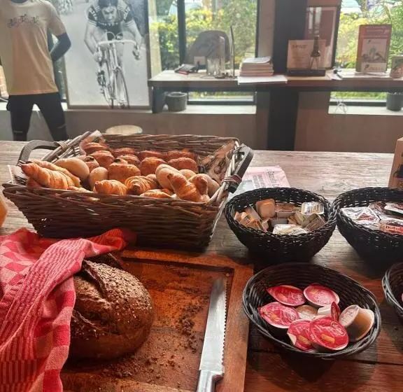 Hotelli Café Coureur Houffalize