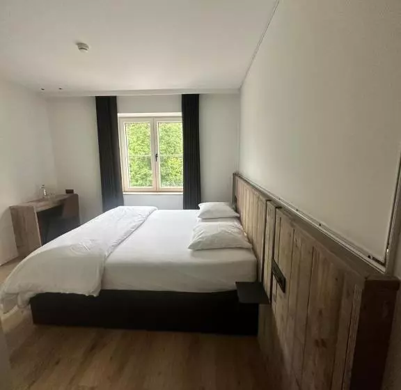 Hotelli Café Coureur Houffalize