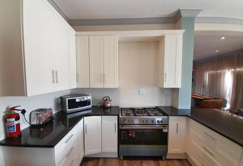 פנסיון Kameeldrift Waterfront Estate & Resort